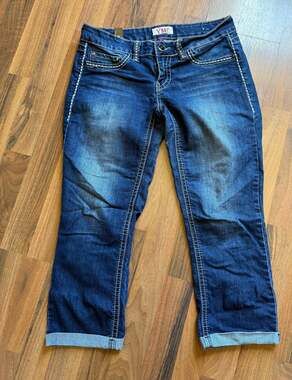 YMI Juniors Size 7 Dark Wash Denim Cuffed Capri Jeans